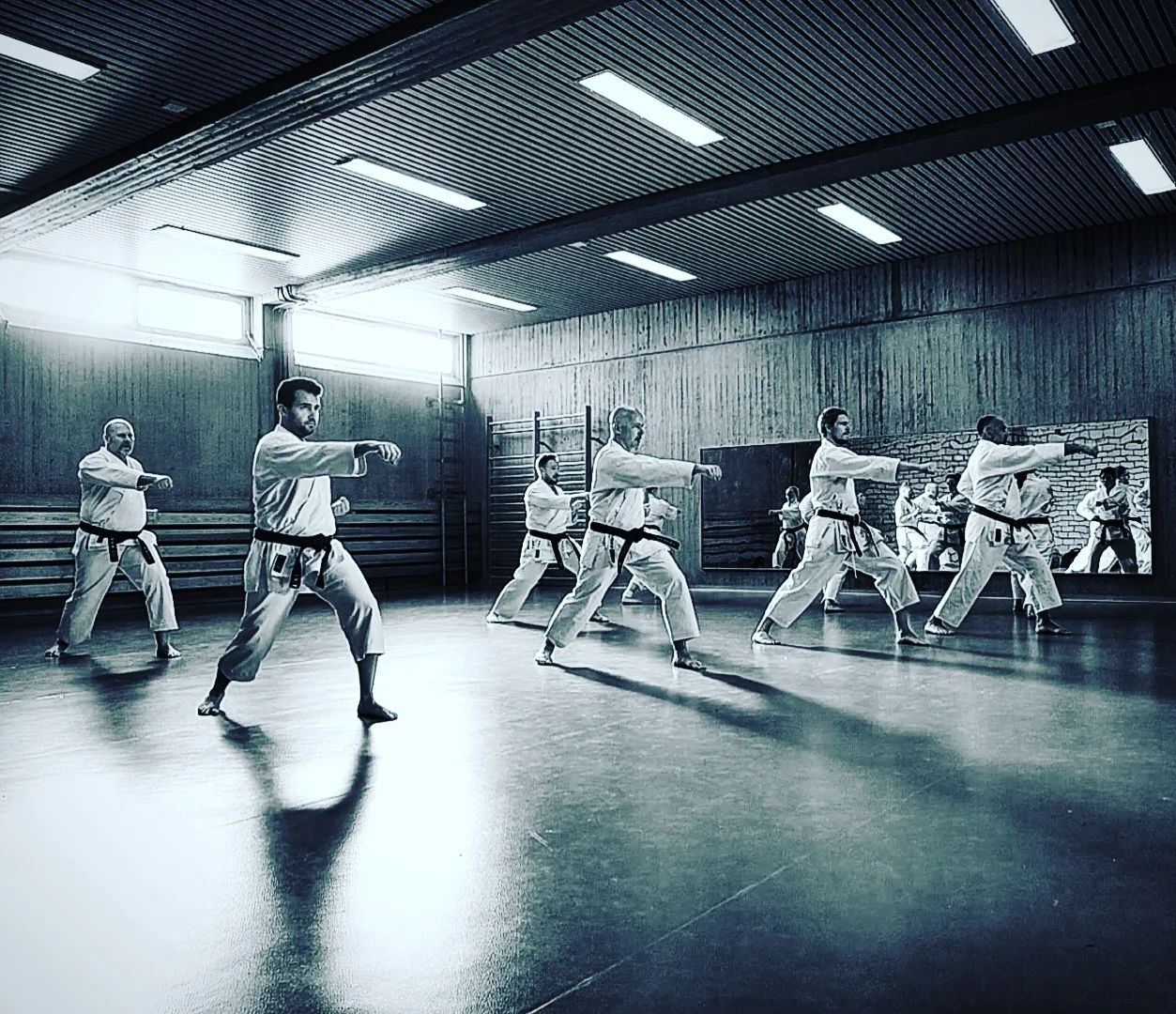 Training im Dojo Yamato Düsseldorf e.V.🥋
Trainer René Winkler
.
.
.
.
.
.
#karate #training #fun #jka #djkb #kihon #kata #kumite #düsseldorf #duesseldorf #japan #sport #sportmotivation #shotokan #traditional #nrw #yamatoduesseldorf #fitness #fitnessmotivation #jkaKarate #jkakaratedo #neuss #ratingen #hilden #leverkusen #kaarst #selbstbstbewusstsein #selbstvertrauen