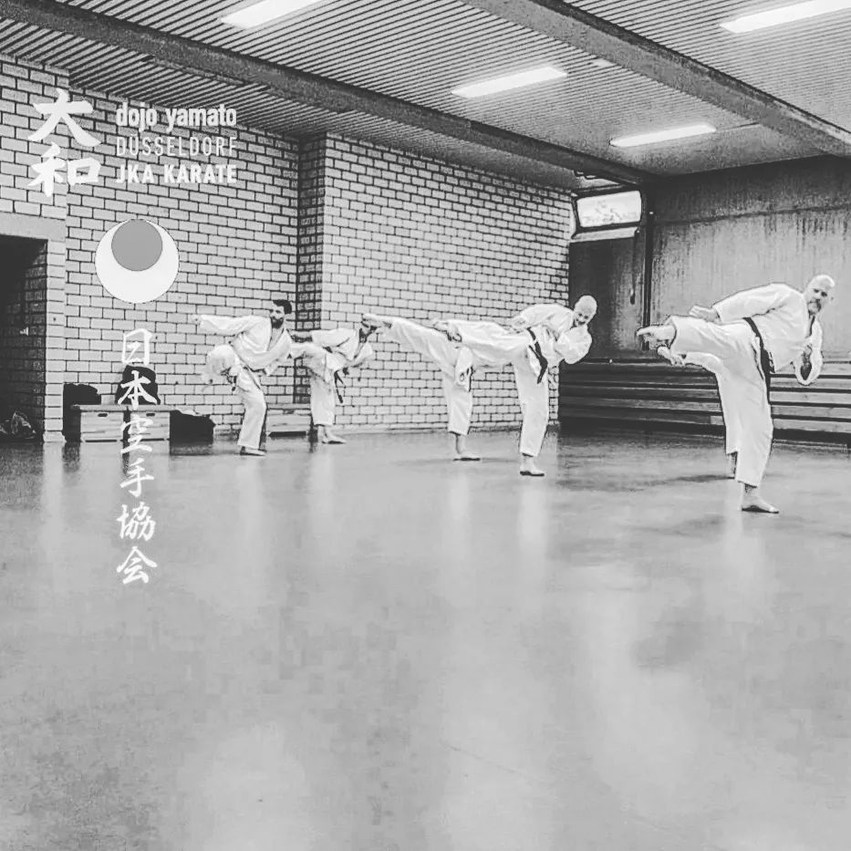Training im Dojo Yamato Düsseldorf e.V.🥋
.
.
.
.
.
.
.
.
.
#karate #training #fun #jka #djkb #kihon #kata #kumite #düsseldorf #duesseldorf #japan #sport #sportmotivation #shotokan #traditional #nrw #yamatoduesseldorf #fitness #fitnessmotivation #jkaKarate #jkakaratedo #neuss #ratingen #hilden #leverkusen #kaarst #selbstbstbewusstsein #selbstvertrauen
