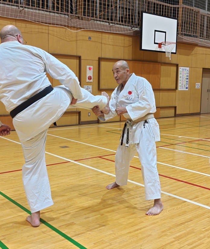 Training - JKA Gyoda - Saitama - Japan 🥋
With the right technique, weight and size are irrelevant. Experience is more valuable.