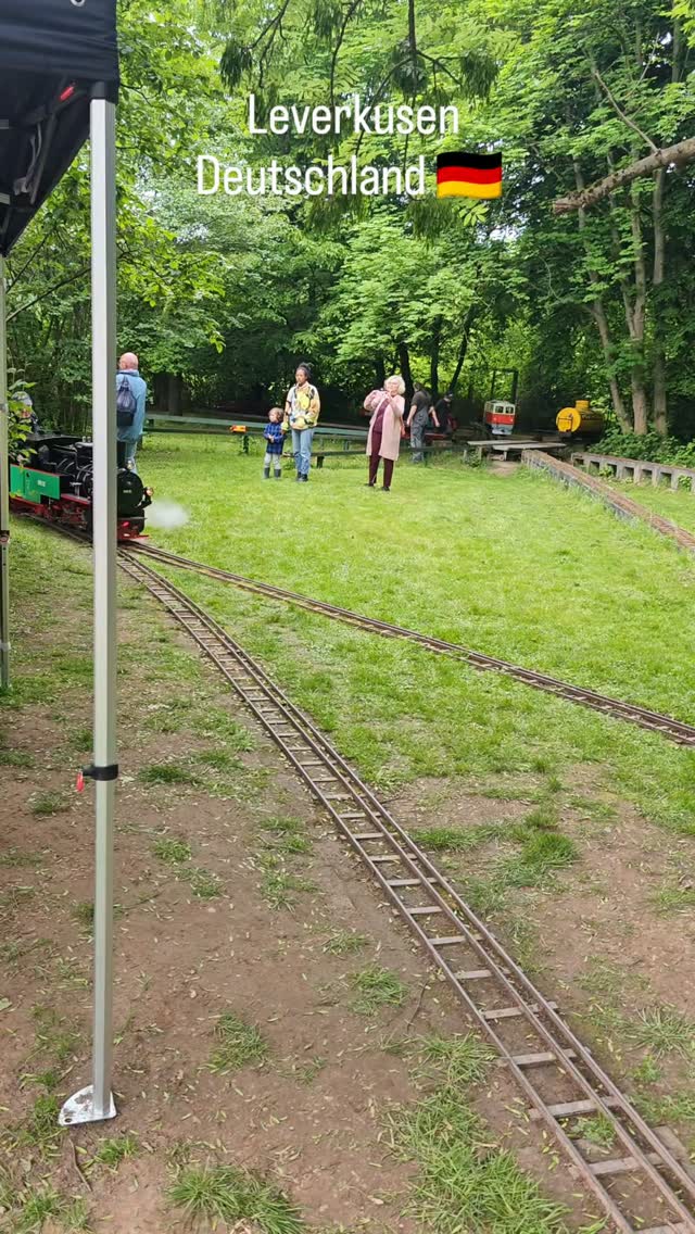 Leverkusen - Deutschland 🇩🇪

#railway #kids #leverkusen #steamtrain #steamlocomotive